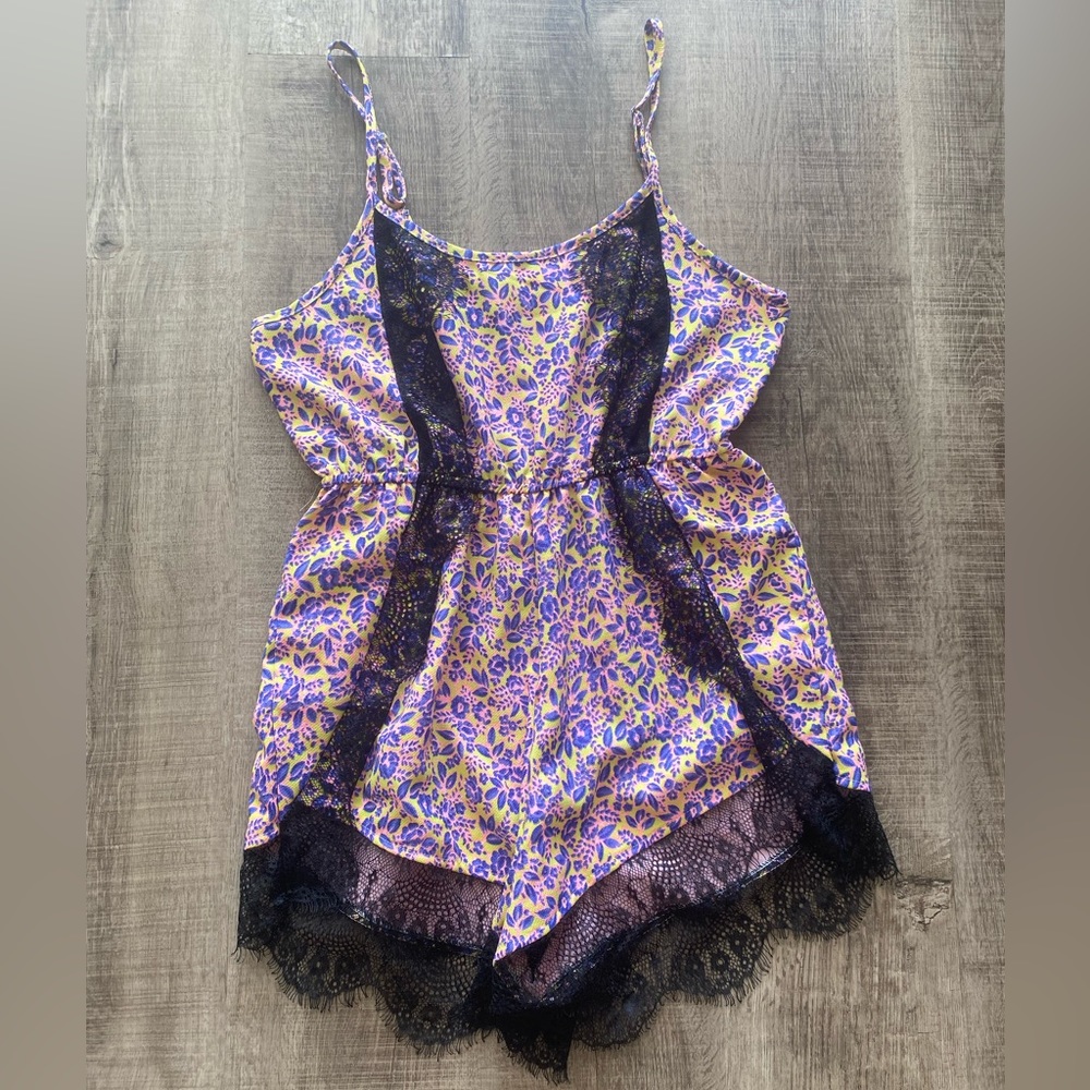 Reverse mini romper shorts jumper lace leopard floral spaghetti strap EUC medium
